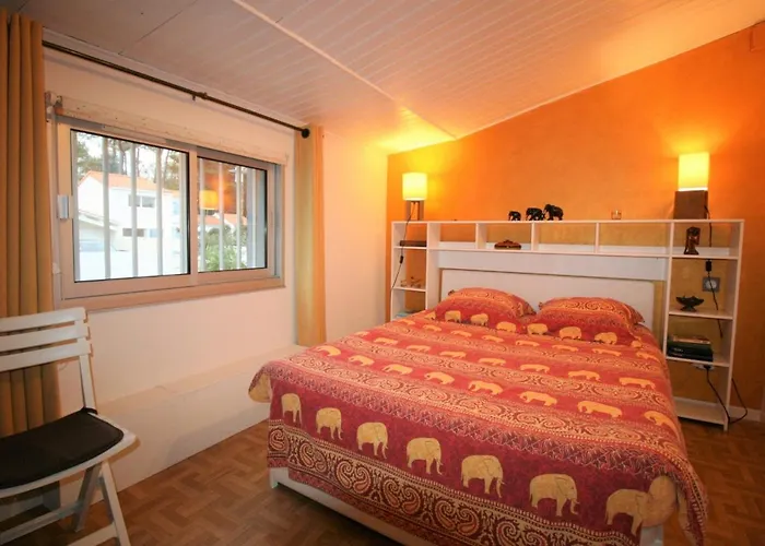 Hébergement de vacances Maison La Tranche-sur-mer, 4 Pièces, 6 Personnes - Fr-1-22-291 *