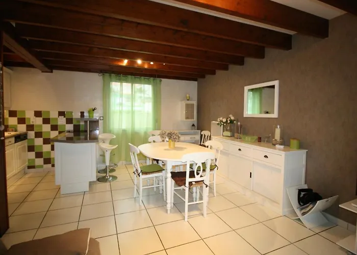 Hébergement de vacances Maison La Tranche-sur-mer, 4 Pièces, 6 Personnes - Fr-1-22-291 *