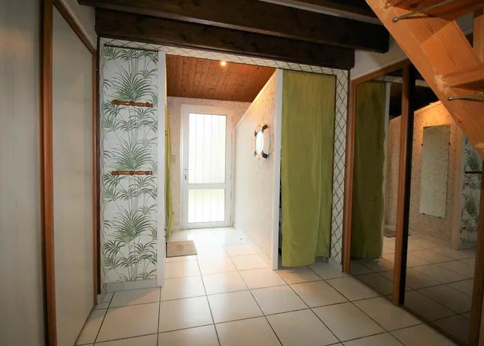 Hébergement de vacances Maison La Tranche-sur-mer, 4 Pièces, 6 Personnes - Fr-1-22-291 *